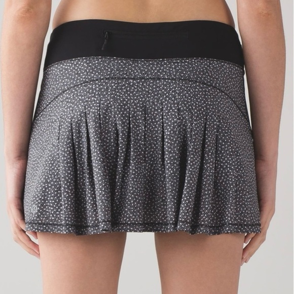 lululemon athletica Dresses & Skirts - Lululemon Circuit Breaker Skirt Tall 15” Frozen Fizz Rare First Edition Sz 10